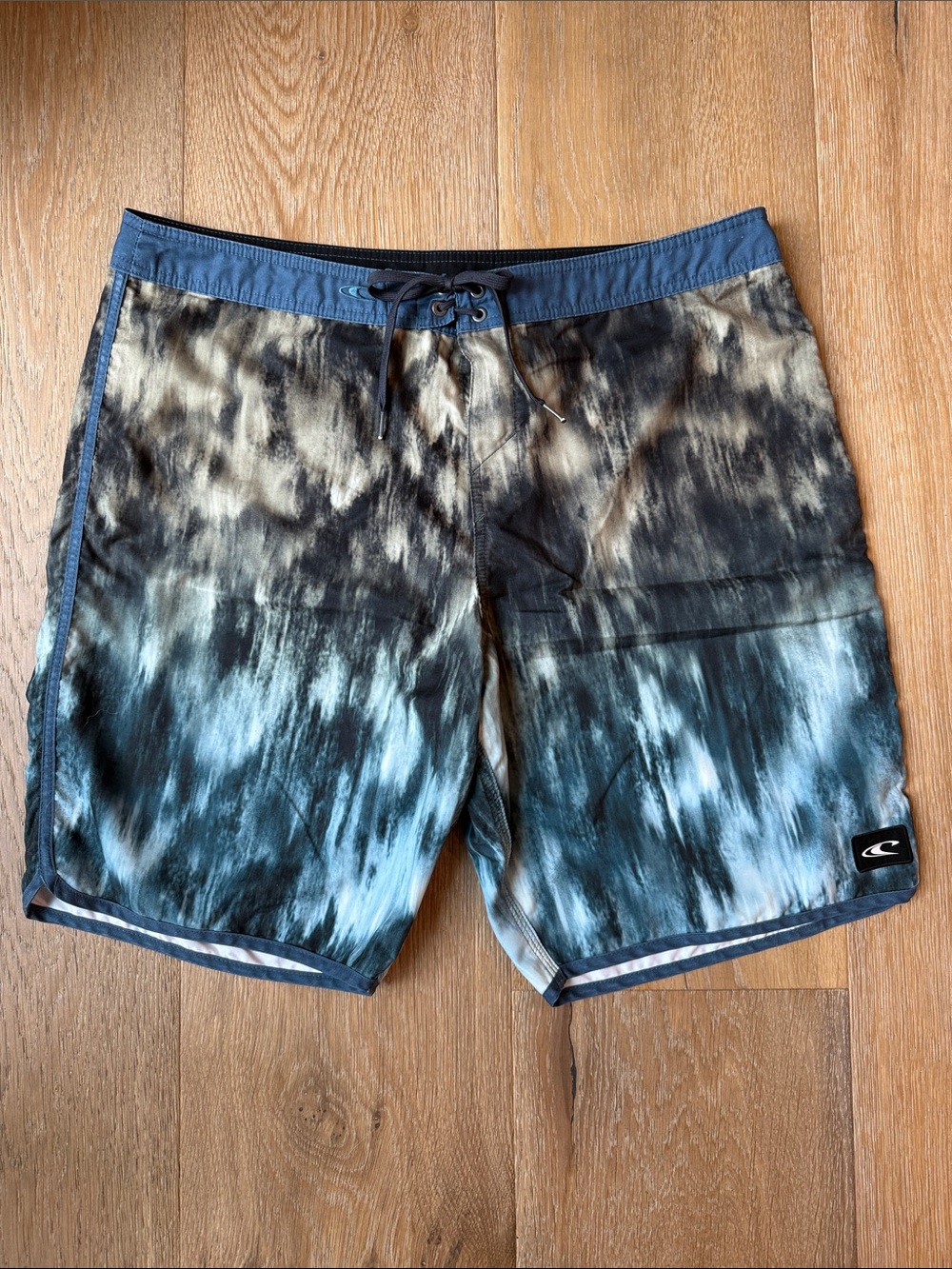 O’Neill Men’s Blue and Black Tie-Dye Boardshorts size 38